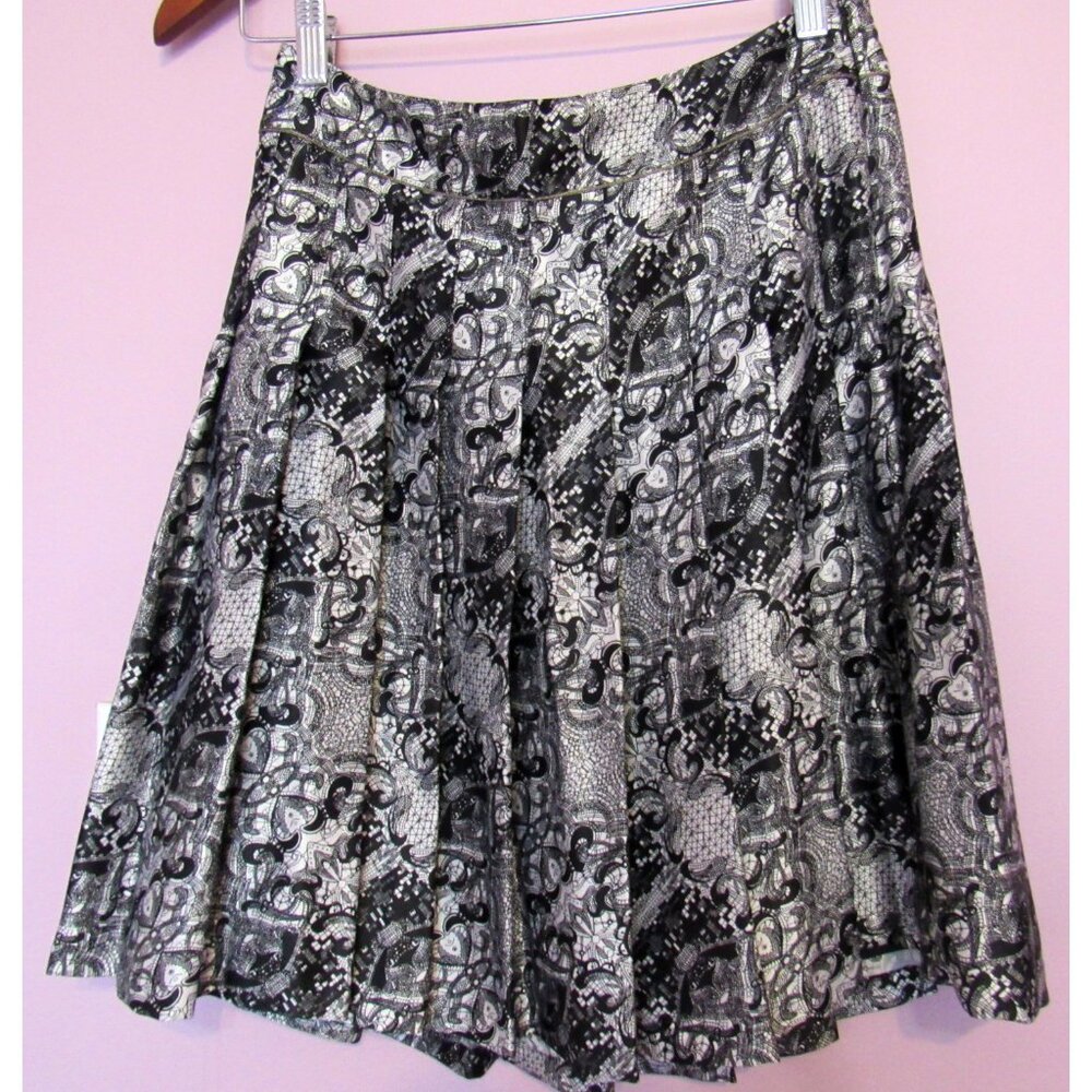 Brooks Brothers Women's Silk Floral Pleated A-Line Flare Skirt,White/Black